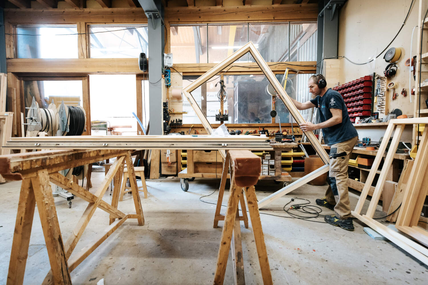 Fabrication de portes et de fenêtres en bois
